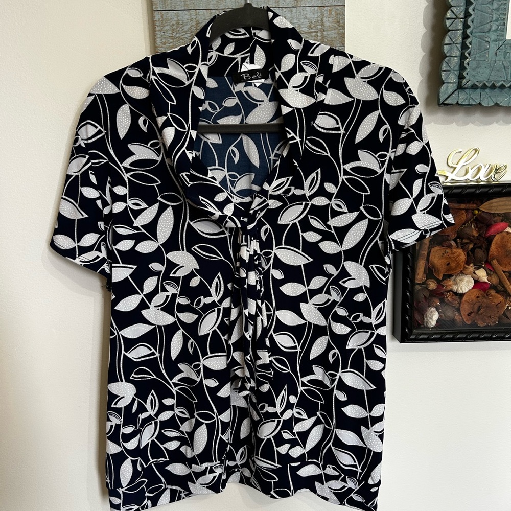 EUC navy print blouse in size XL